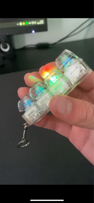 Mini Teclado Mecánico RGB – Juguete Llavero Gamer