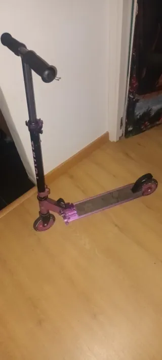 Patinete infantil morado, niño niña.