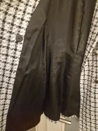 Chaqueta larga Zara cuadros blanco y negro