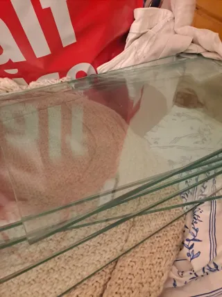 2 Vitrinas de madera con cristal