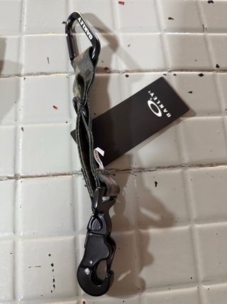 Llavero Oakley Camuflaje con Mosquetón