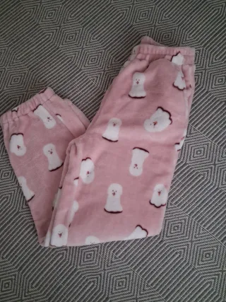 Pantalones de pijama rosas con estampado