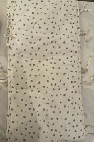 Ropa de cuna con estampado floral