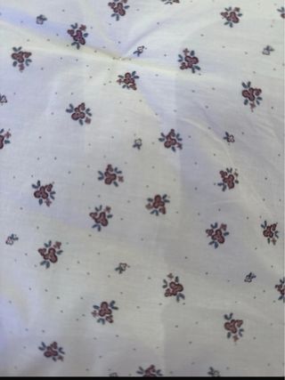 Ropa de cuna con estampado floral