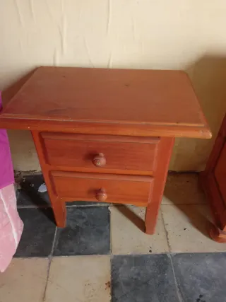 3 Mesitas de madera ,