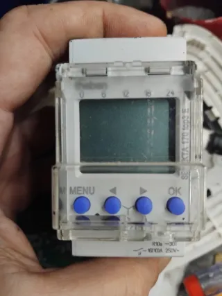 THEBEN SELEKTA 170 TOP3 Timer digitale barra DIN