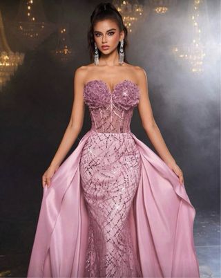 Vestido de gala rosa con pedrería