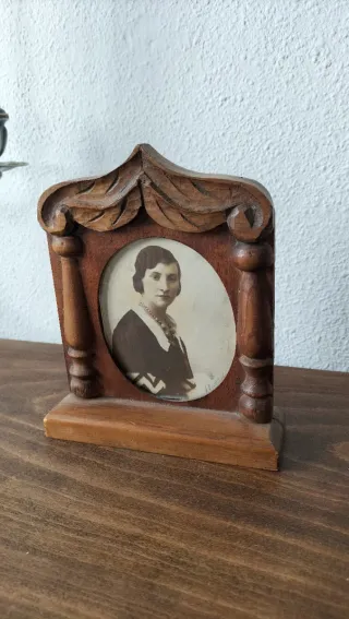 Antiguo marco de madera tallada