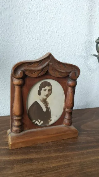 Antiguo marco de madera tallada