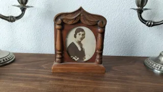 Antiguo marco de madera tallada