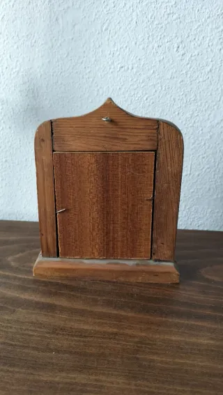 Antiguo marco de madera tallada