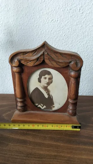 Antiguo marco de madera tallada