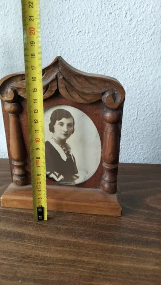 Antiguo marco de madera tallada