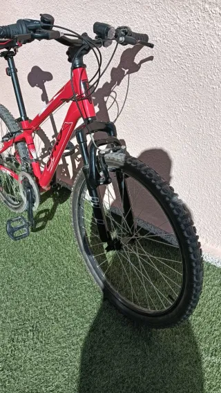 Bicicleta B-PRO 24 24 AL Roja Santa Perpetua de Mo