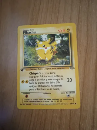 Carta Pokémon Pikachu primera edición