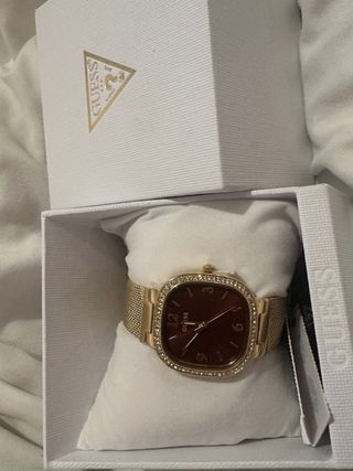 Reloj Guess Dorado y Rojo