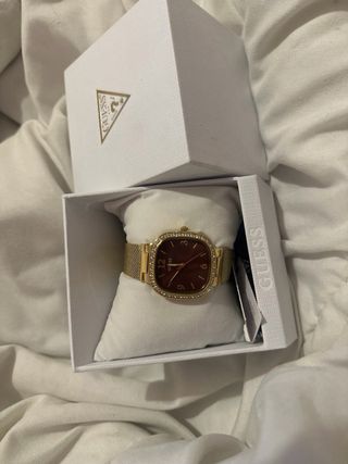 Reloj Guess Dorado y Rojo