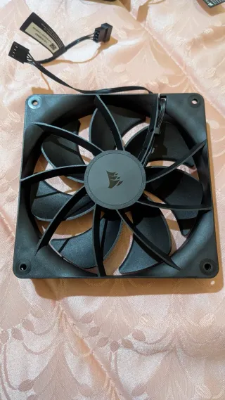 4 Ventiladores Corsair PWM RS140 de 140 mm