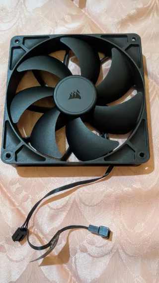 4 Ventiladores Corsair PWM RS140 de 140 mm