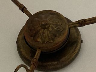 Lampadario da parete in ottone a tre bracci