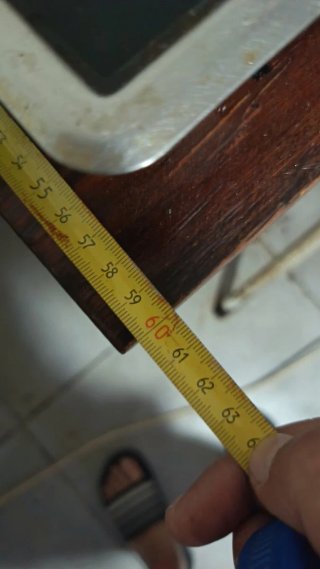 Mesa de madera y metal