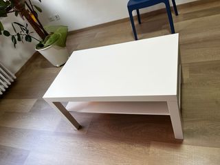 Tavolino bianco in legno