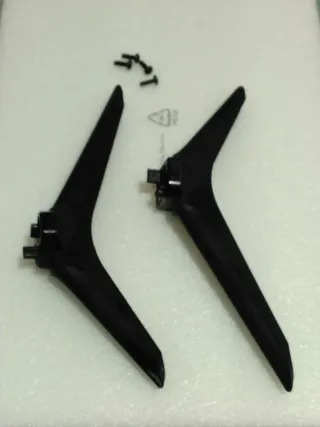 Soportes TV Hisense 50A6BG con Tornillos