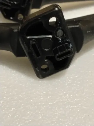 Soportes TV Hisense 50A6BG con Tornillos