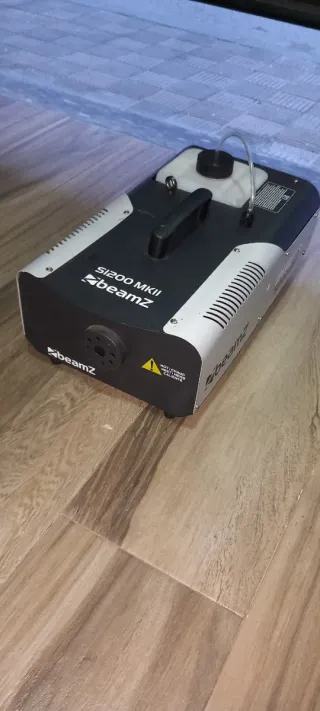 Maquina de humo beamz s1200MKll
