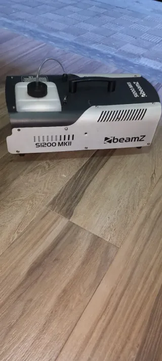 Maquina de humo beamz s1200MKll