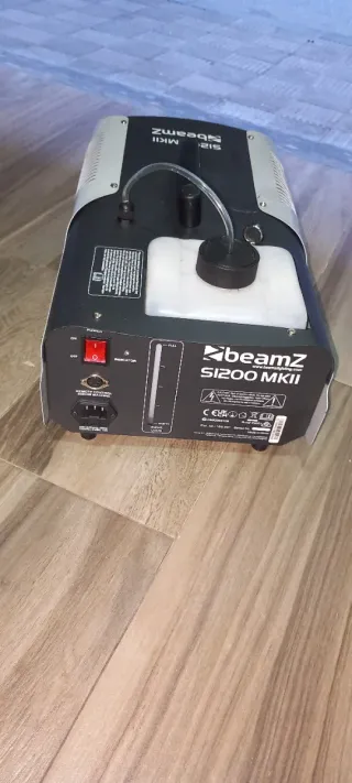 Maquina de humo beamz s1200MKll