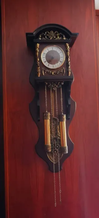 Reloj de pared péndulo antiguo
