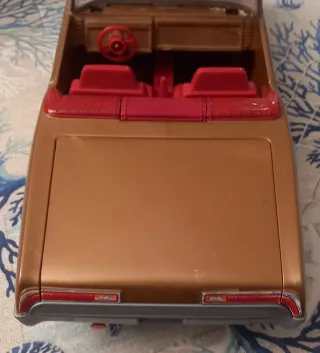 El Último Gran Héroe. Coche y figuras