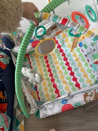 Gimnasio para bebé con arco de juegos