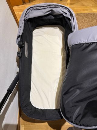 Carrito Stratos 2 piezas. Capazo y silla de paseo.