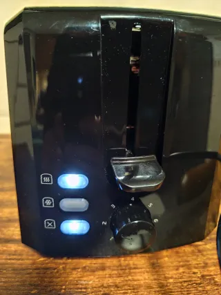 Tostadora Beko Negra