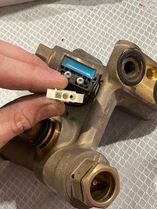 Valvula 3 vias Caldera Junkers ZW24 AE 23