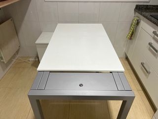 Mesa de cocina blanca de madera, extensible