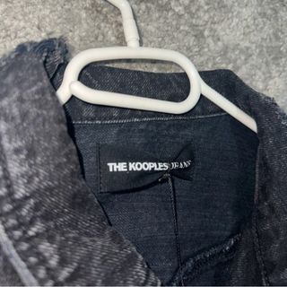 Cazadora vaquera negra desgastada