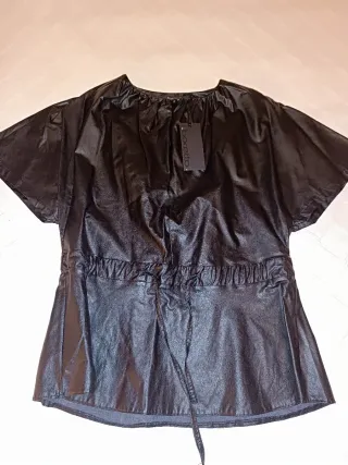 Camisa de piel sintética negra