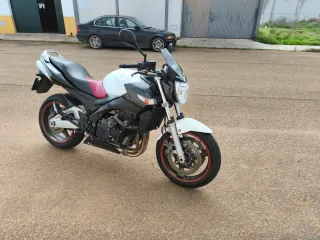 Suzuki GSR 600