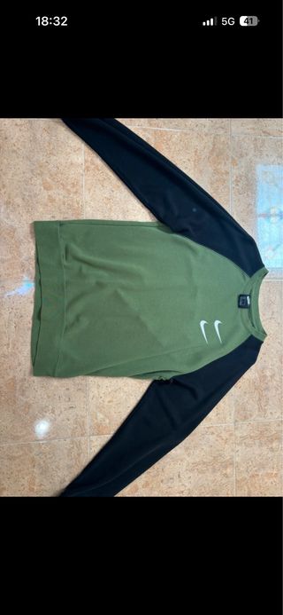 Sudadera Nike Verde y Negra