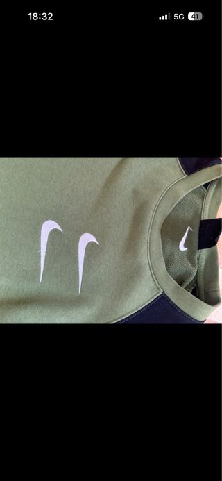 Sudadera Nike Verde y Negra