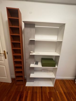 Estanterías madera y plástico