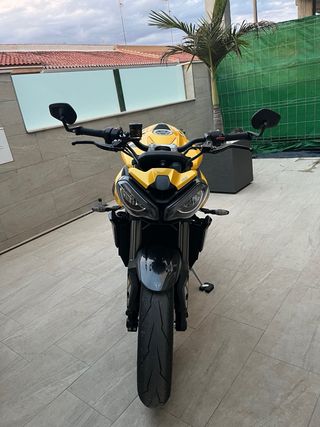 Triumph Street Triple 765 RS