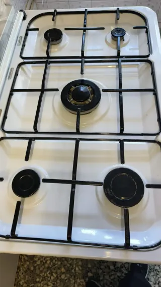 Cocina de gas Taurus blanca