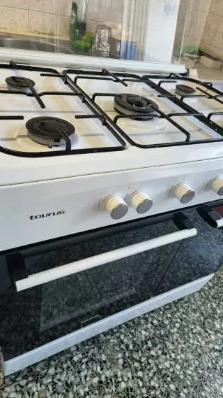 Cocina de gas Taurus blanca