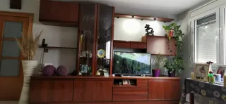 Mueble de comedor madera oscura