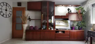 Mueble de comedor madera oscura