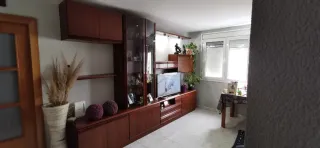 Mueble de comedor madera oscura